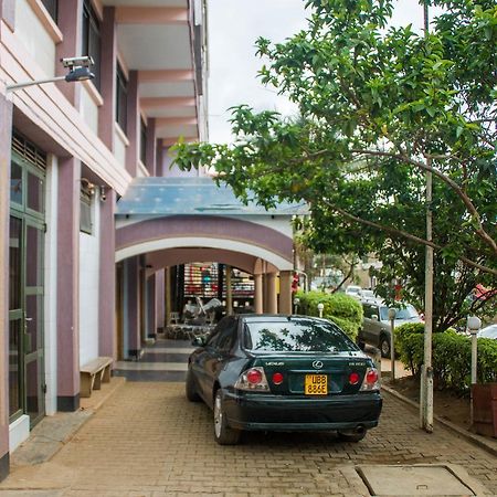 Pelikan Hotel Mbarara Exterior photo
