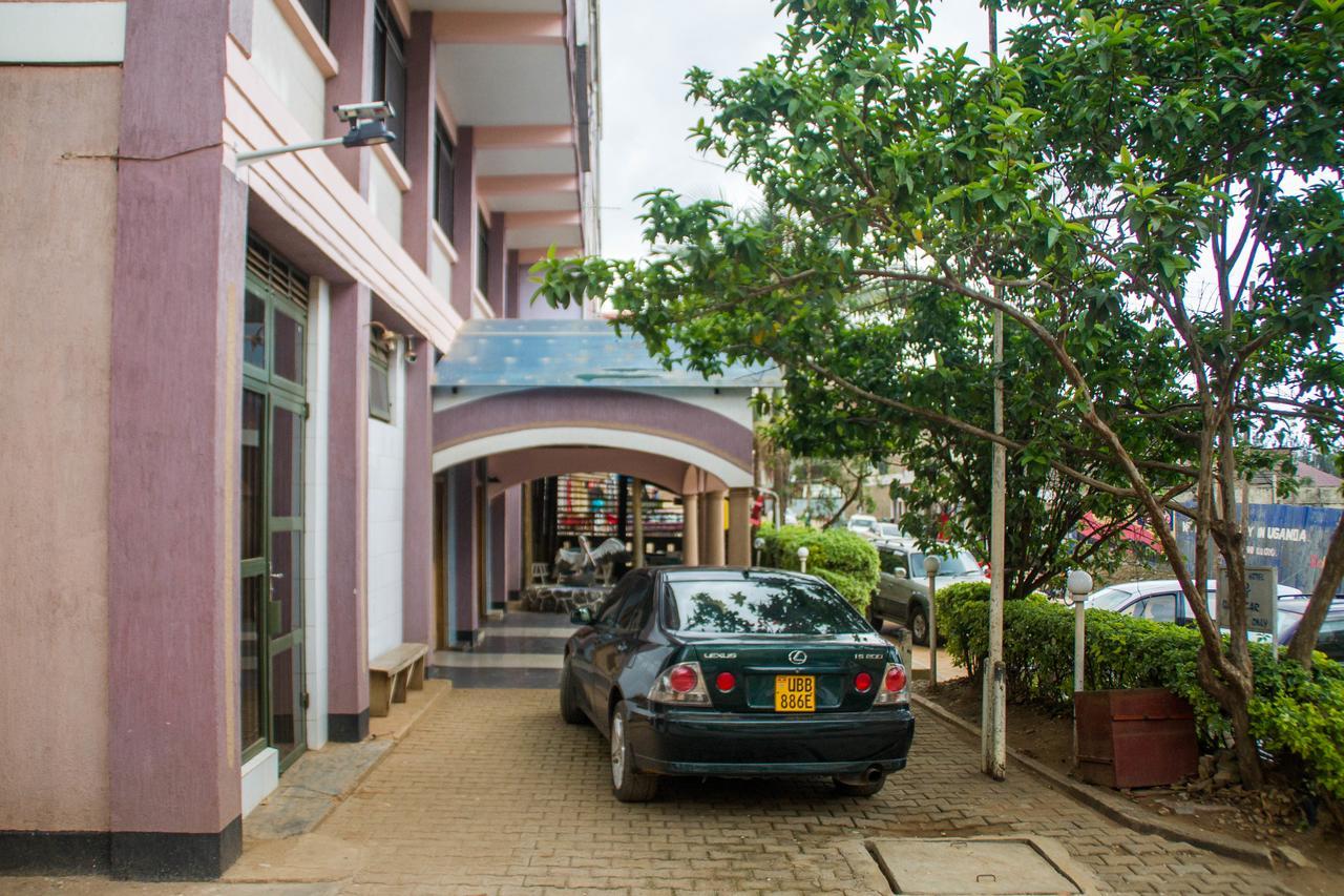 Pelikan Hotel Mbarara Exterior photo