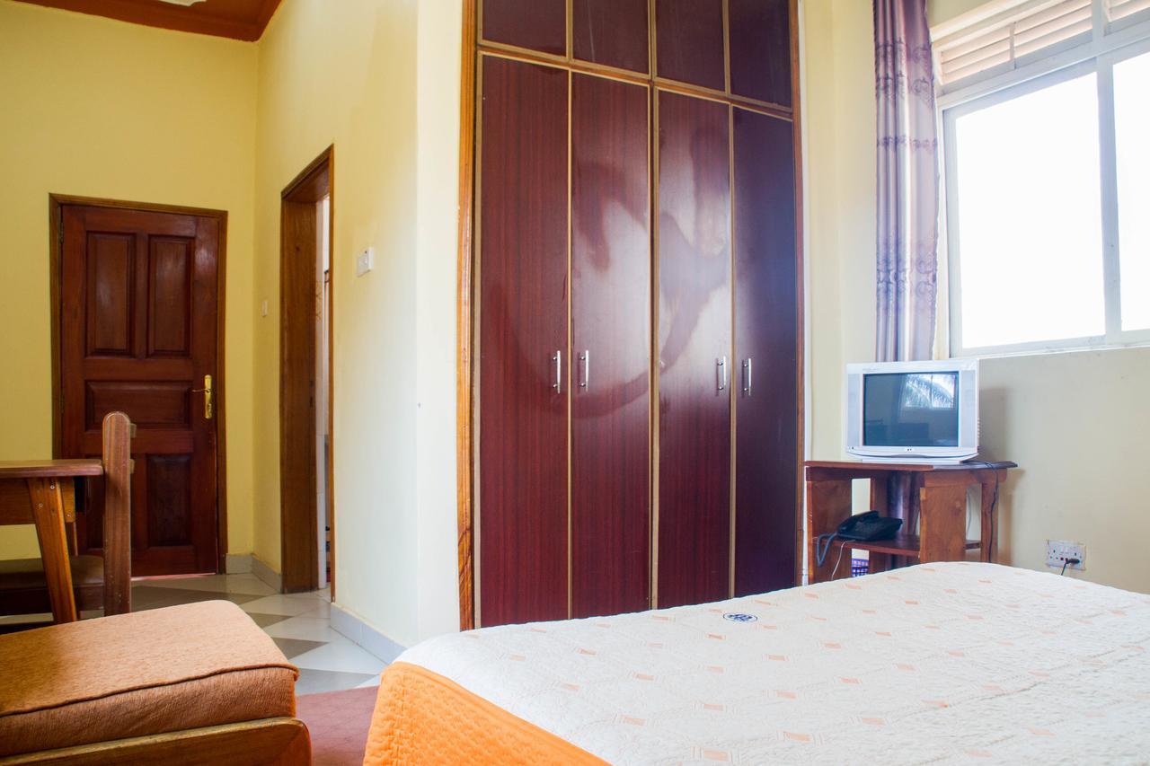 Pelikan Hotel Mbarara Exterior photo